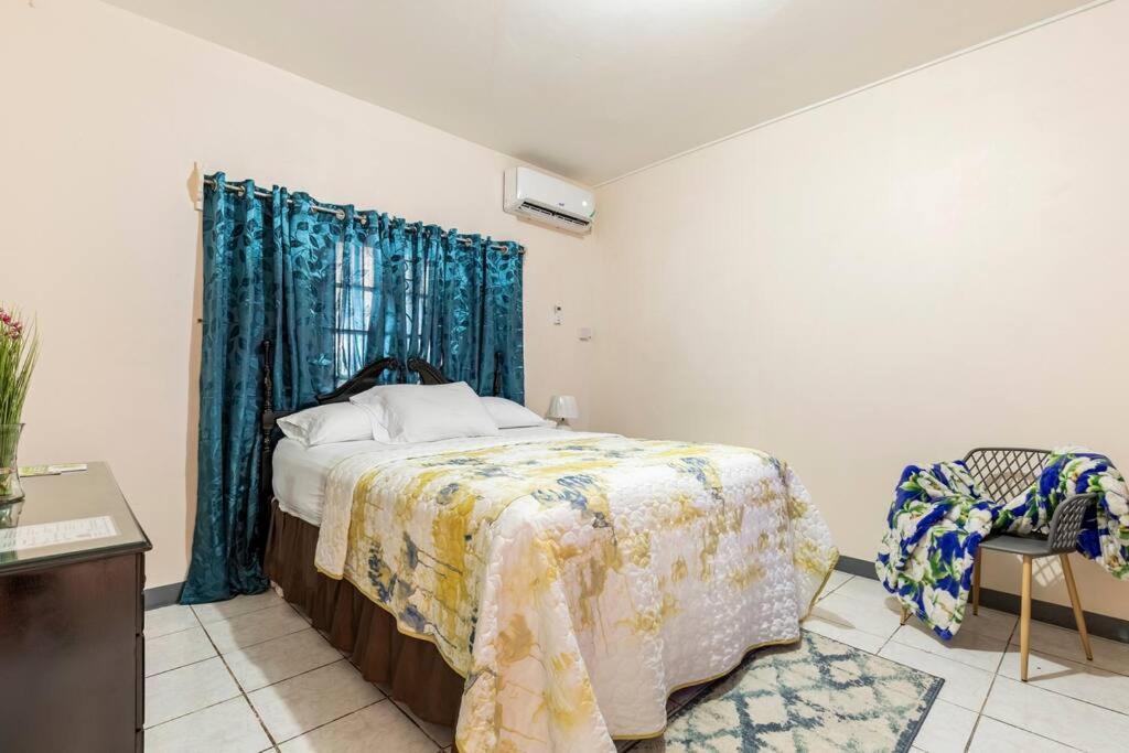 Shaw Park Gem Lägenhet Ocho Rios Exteriör bild