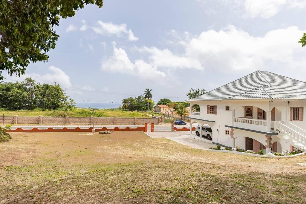 Shaw Park Gem Lägenhet Ocho Rios Exteriör bild